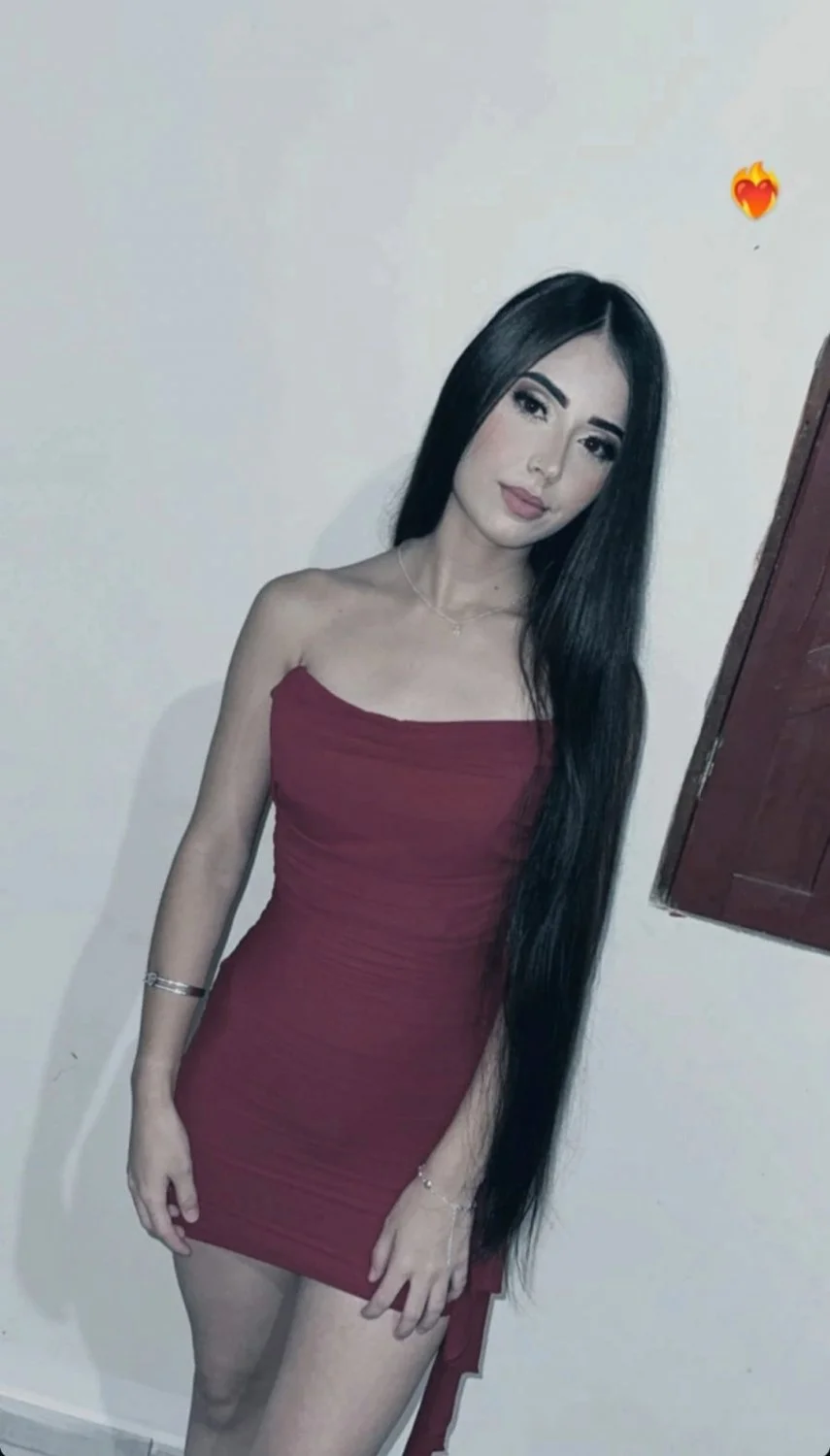 Vazou fotos de novinha magrinha mostrando seu bucetão gostoso image 6