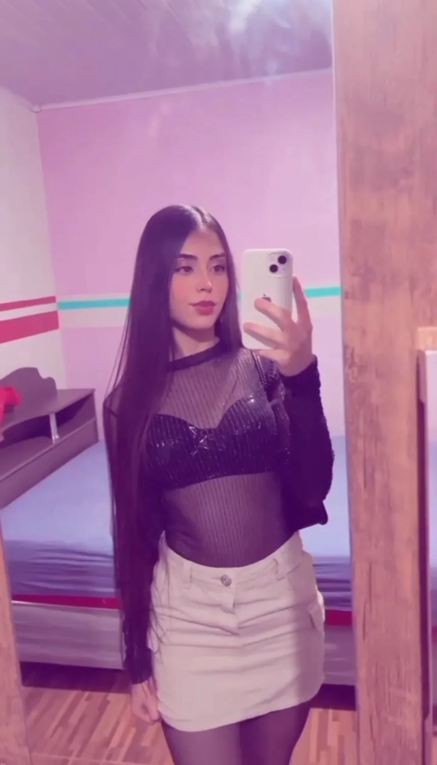 Vazou fotos de novinha magrinha mostrando seu bucetão gostoso image 8