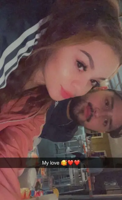 -friends hot wife pics + her snap chat leaked- cover image