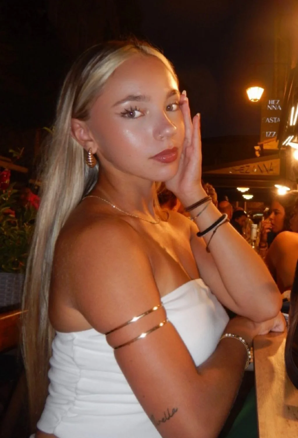 Florida teen snowbunny with a huge rack image 4