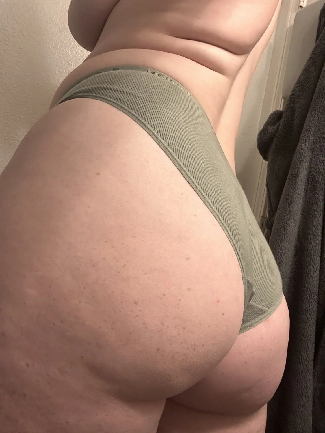 Sexy PAWG from Seattle exposed image 6