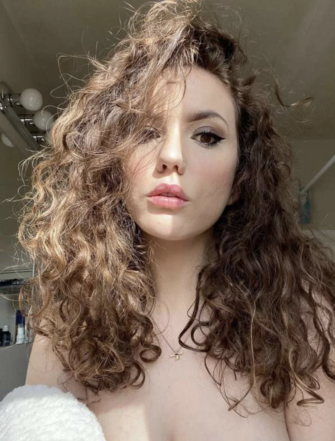Laura exposing her big tits main image