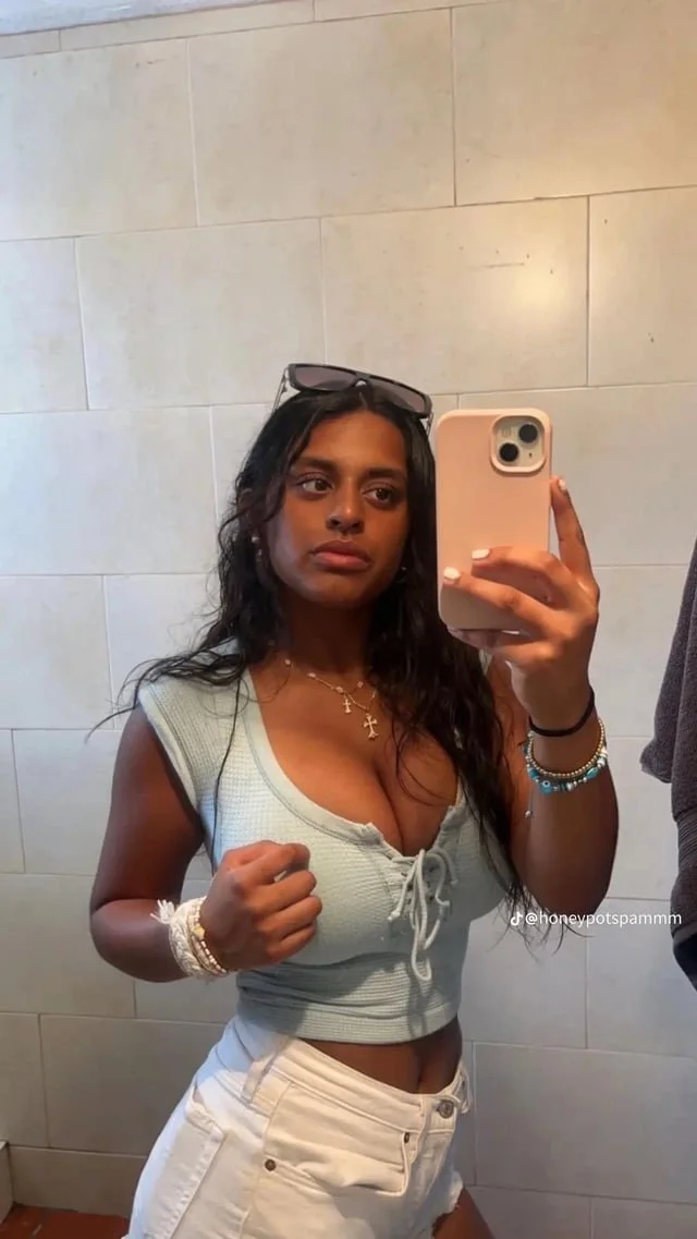 Goon w/ Emily in slow motion 🇮🇳 image 2