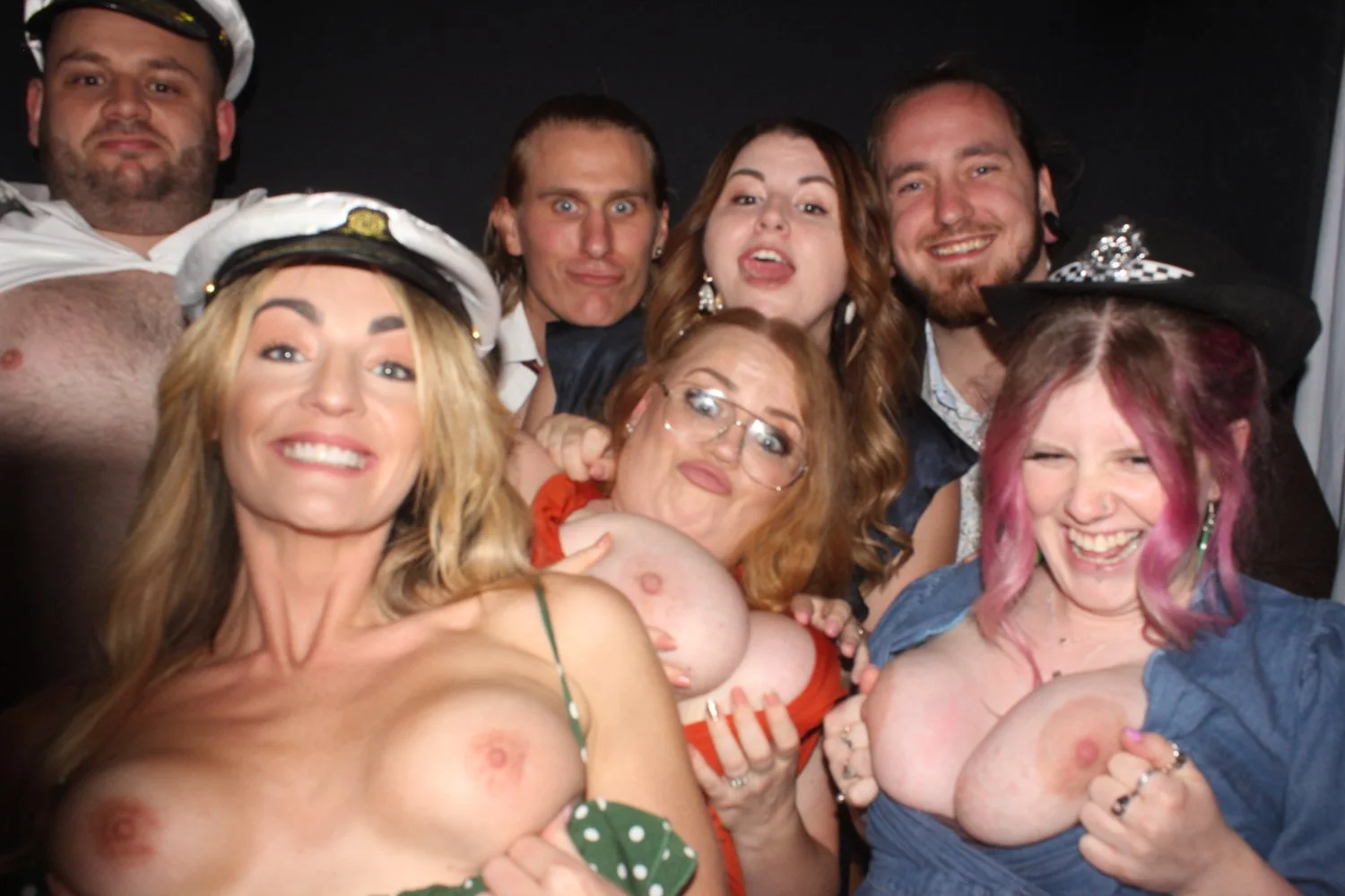 [Photobooth] I want to suck their tits 😍 image 4