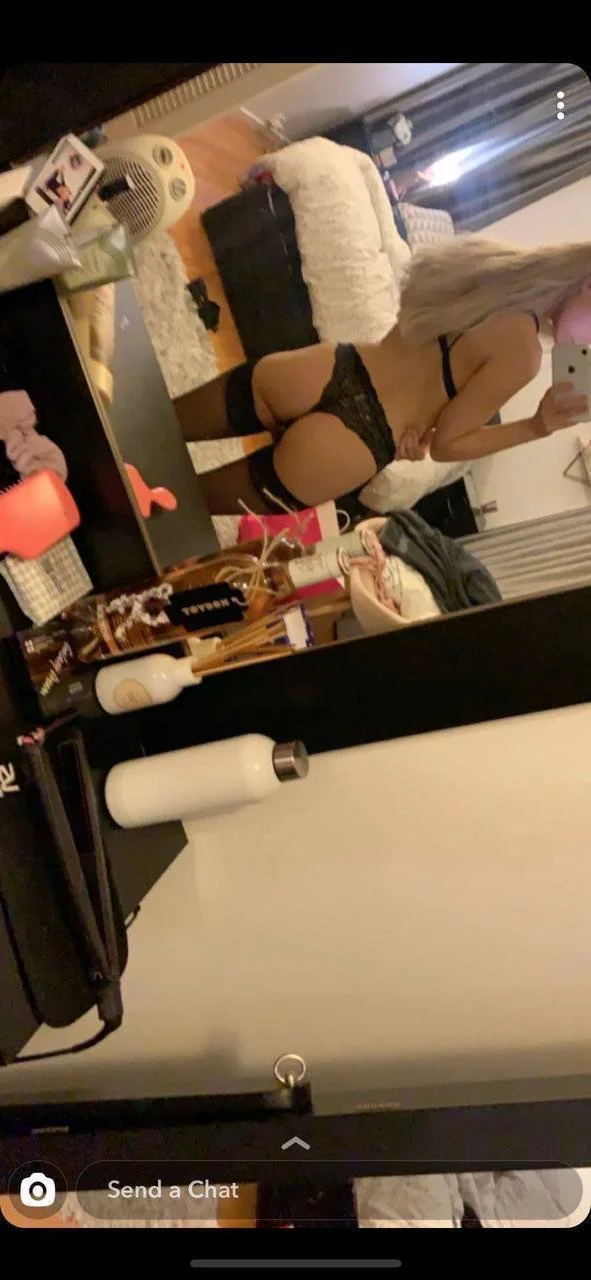 Exposing New Zealand girl Holly F. image 5