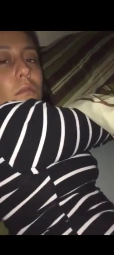 Hermano se coje a su hermana mientras duerme cover image