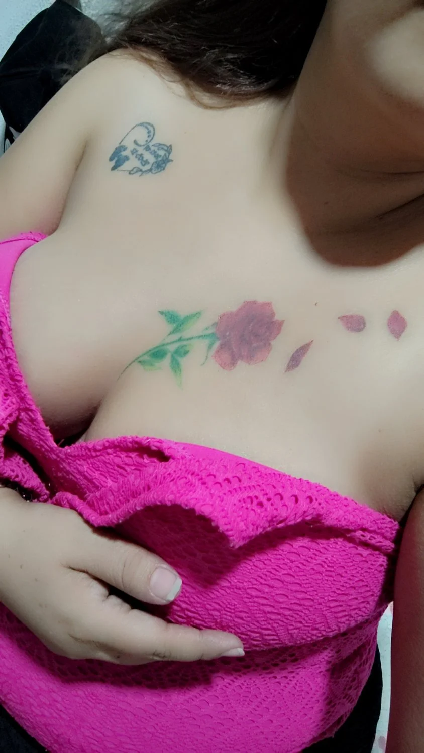 Ricas tetas image 8