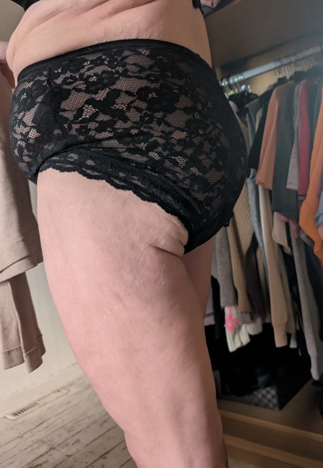 Saggy fat ass image 2