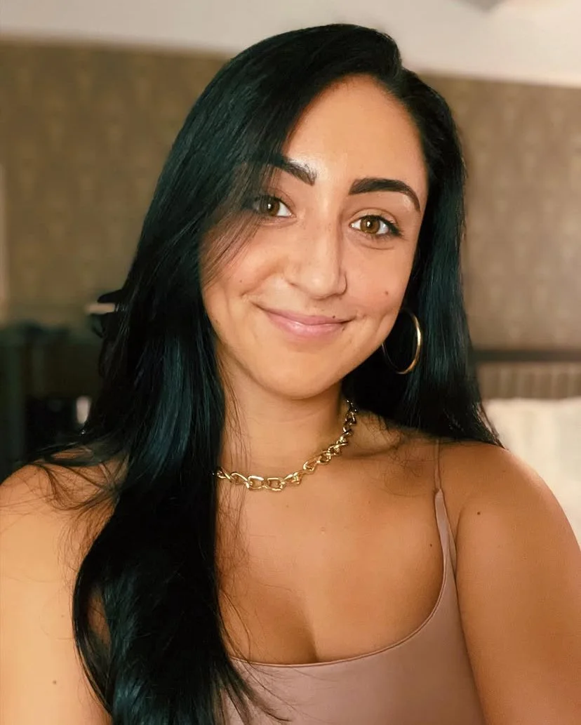 Hawaiian slut Bella lost in IRL game image 2