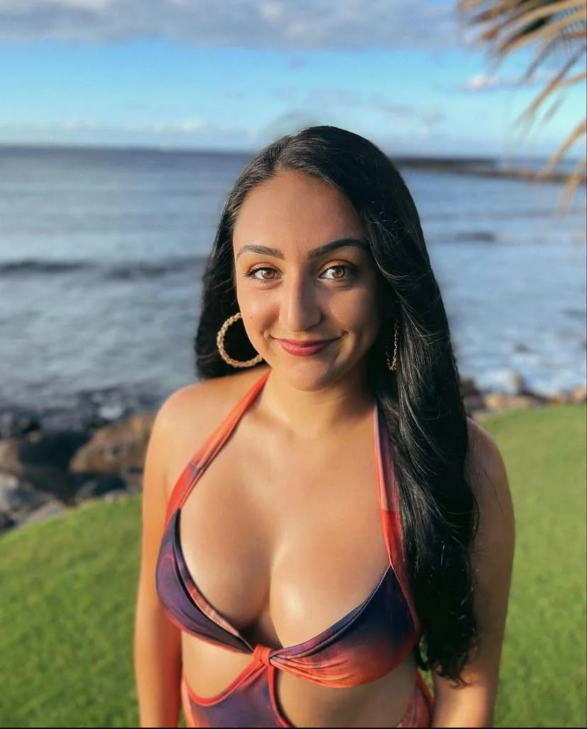 Hawaiian slut Bella lost in IRL game image 5