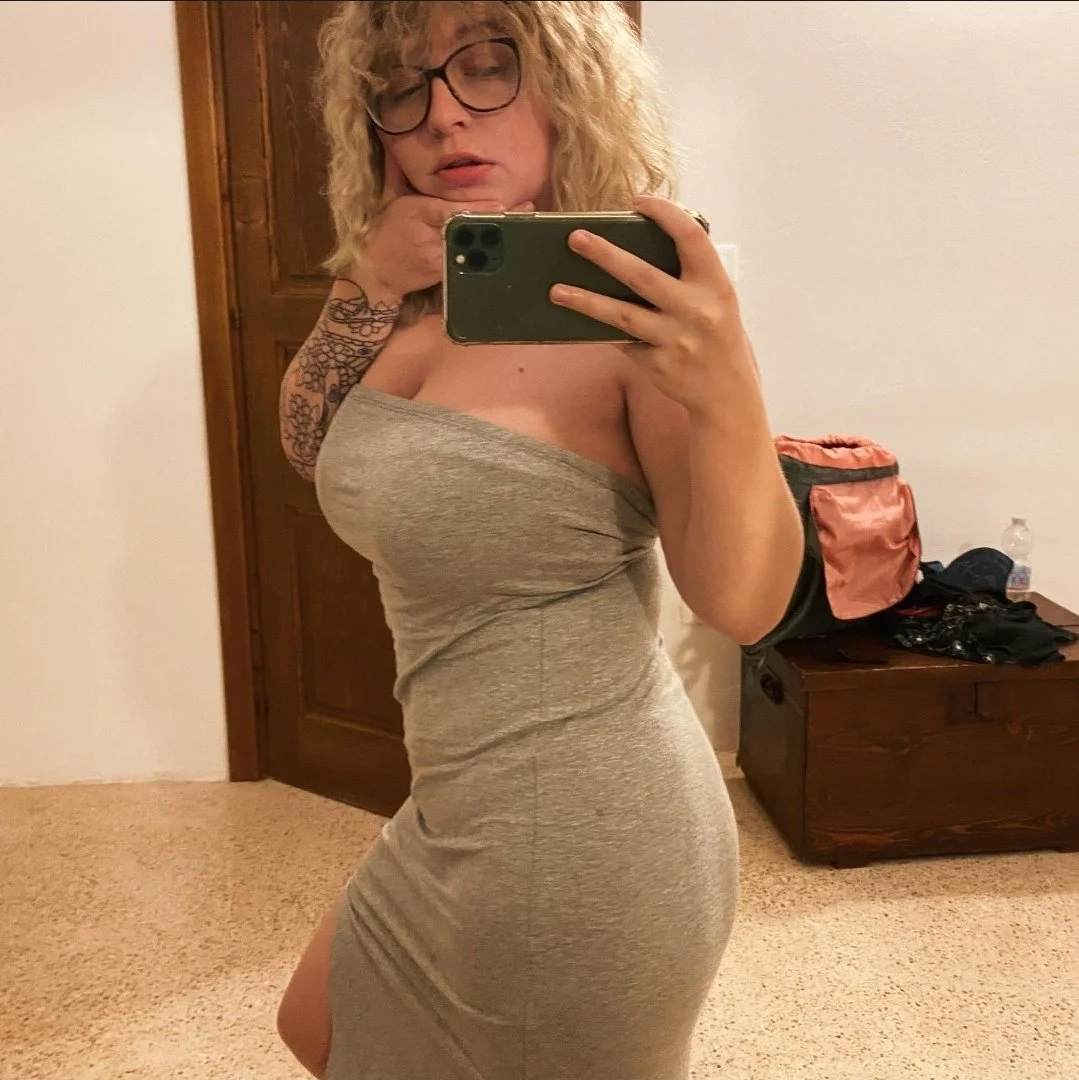 Corpus Lesbian BBW Emily main image