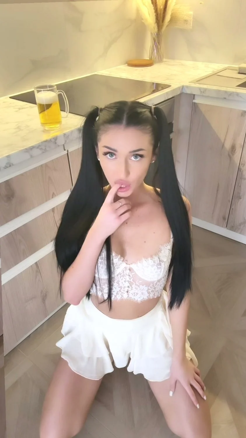 🔞 big ass gorgeous slut blowjob shaved pussy nude 🍑💦 OF image 2