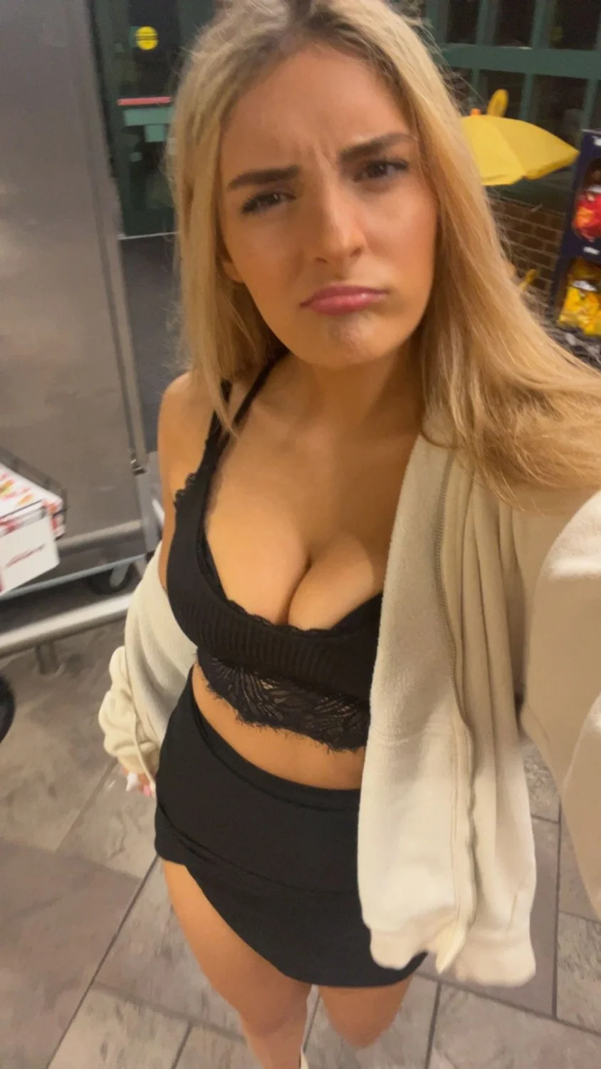Alanya Party Girl image 28