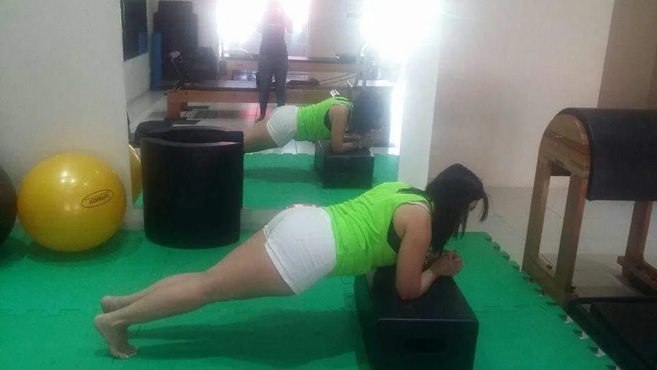 Coroa muito gostosa, adora se exibir com roupas de academia. Rabuda image 2