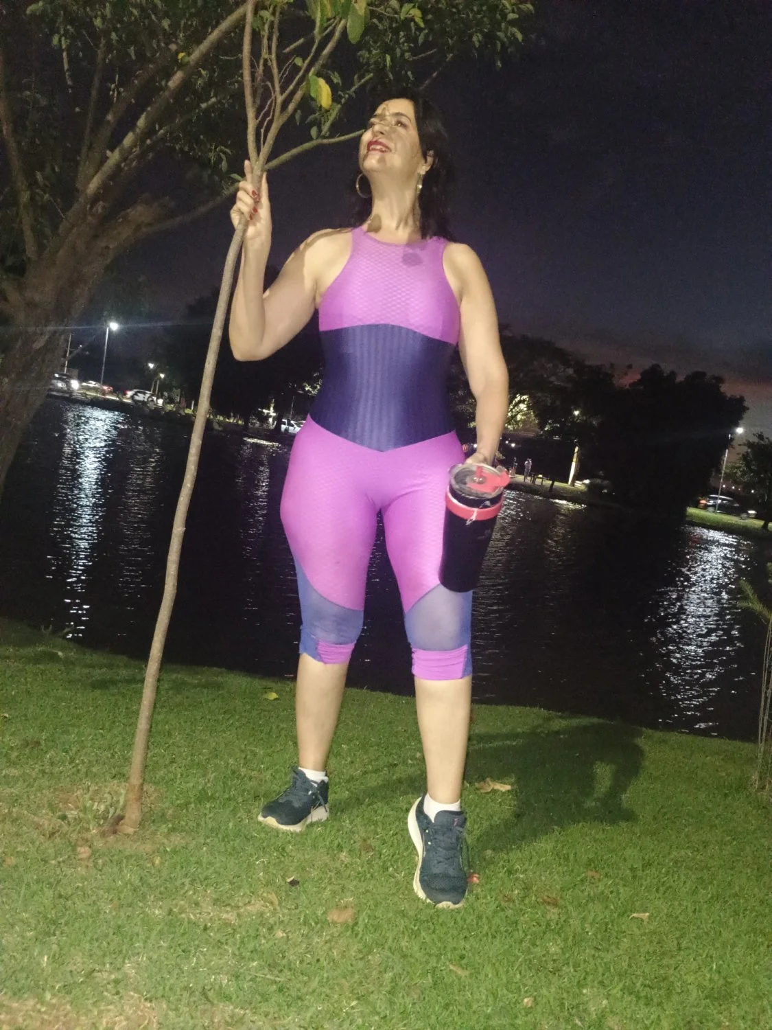 Coroa muito gostosa, adora se exibir com roupas de academia. Rabuda image 23