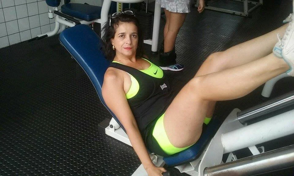 Coroa muito gostosa, adora se exibir com roupas de academia. Rabuda image 29