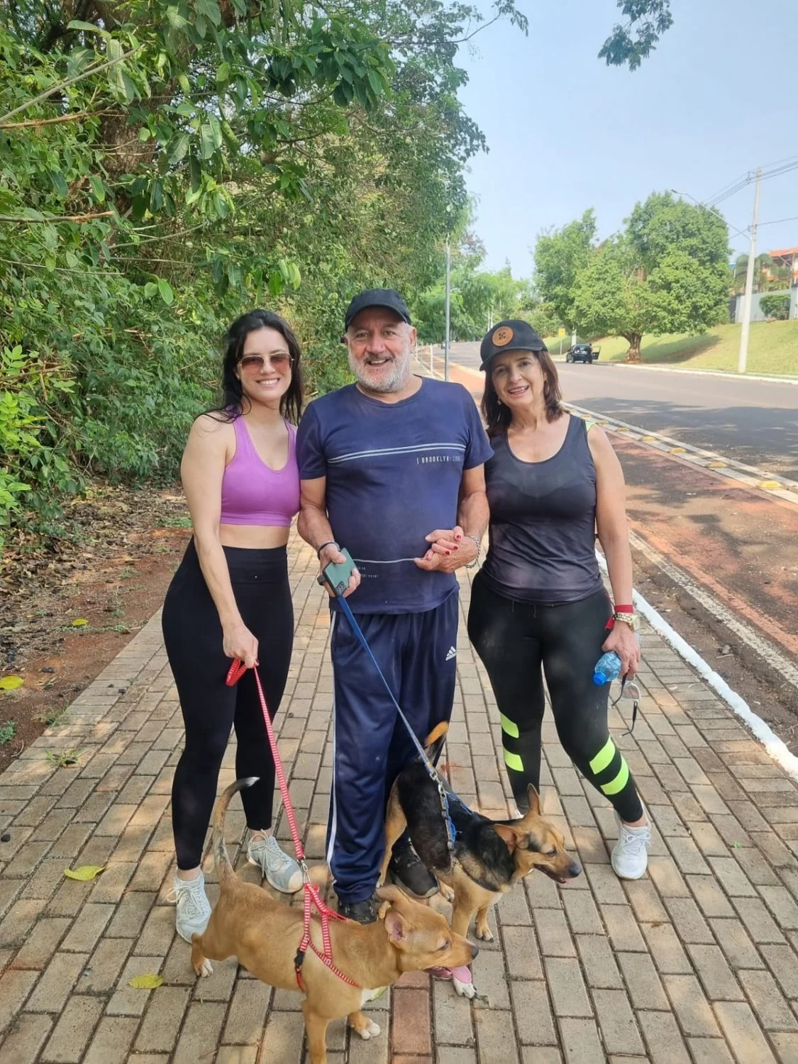 Coroa muito gostosa, adora se exibir com roupas de academia. Rabuda image 3