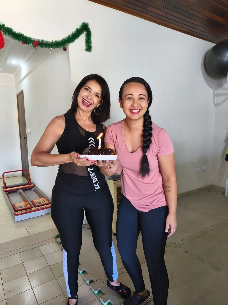 Coroa muito gostosa, adora se exibir com roupas de academia. Rabuda image 36