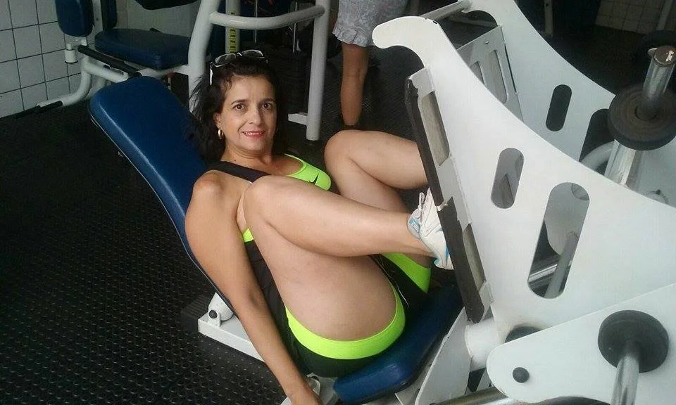 Coroa muito gostosa, adora se exibir com roupas de academia. Rabuda image 5