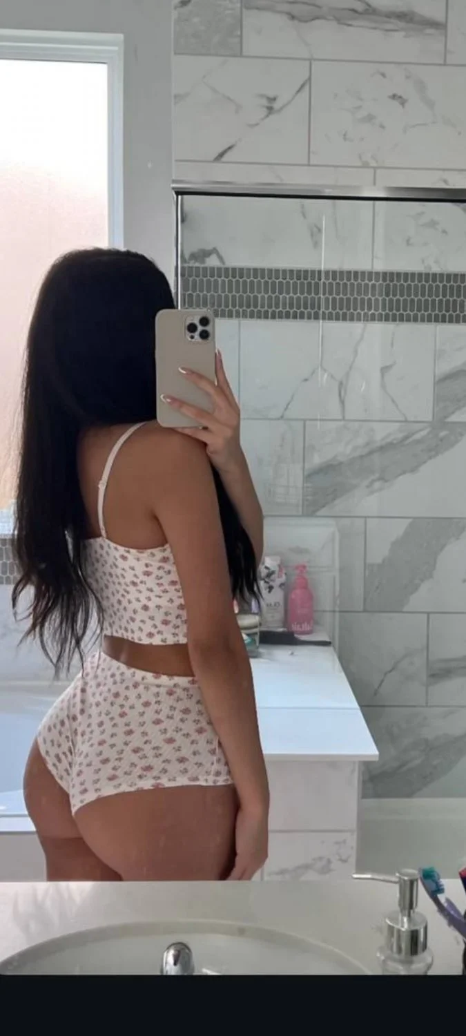 Gorgeous Latina Bop image 12