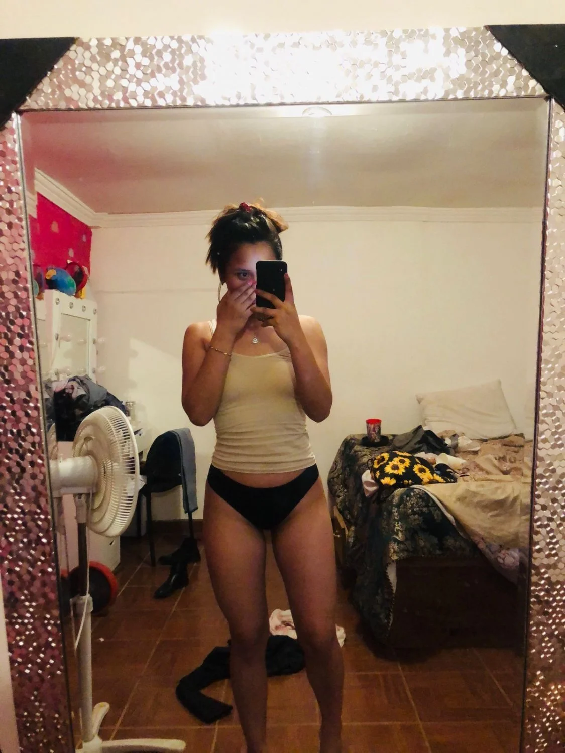 Puta vazada só de calcinha mostrando a Xereca image 17