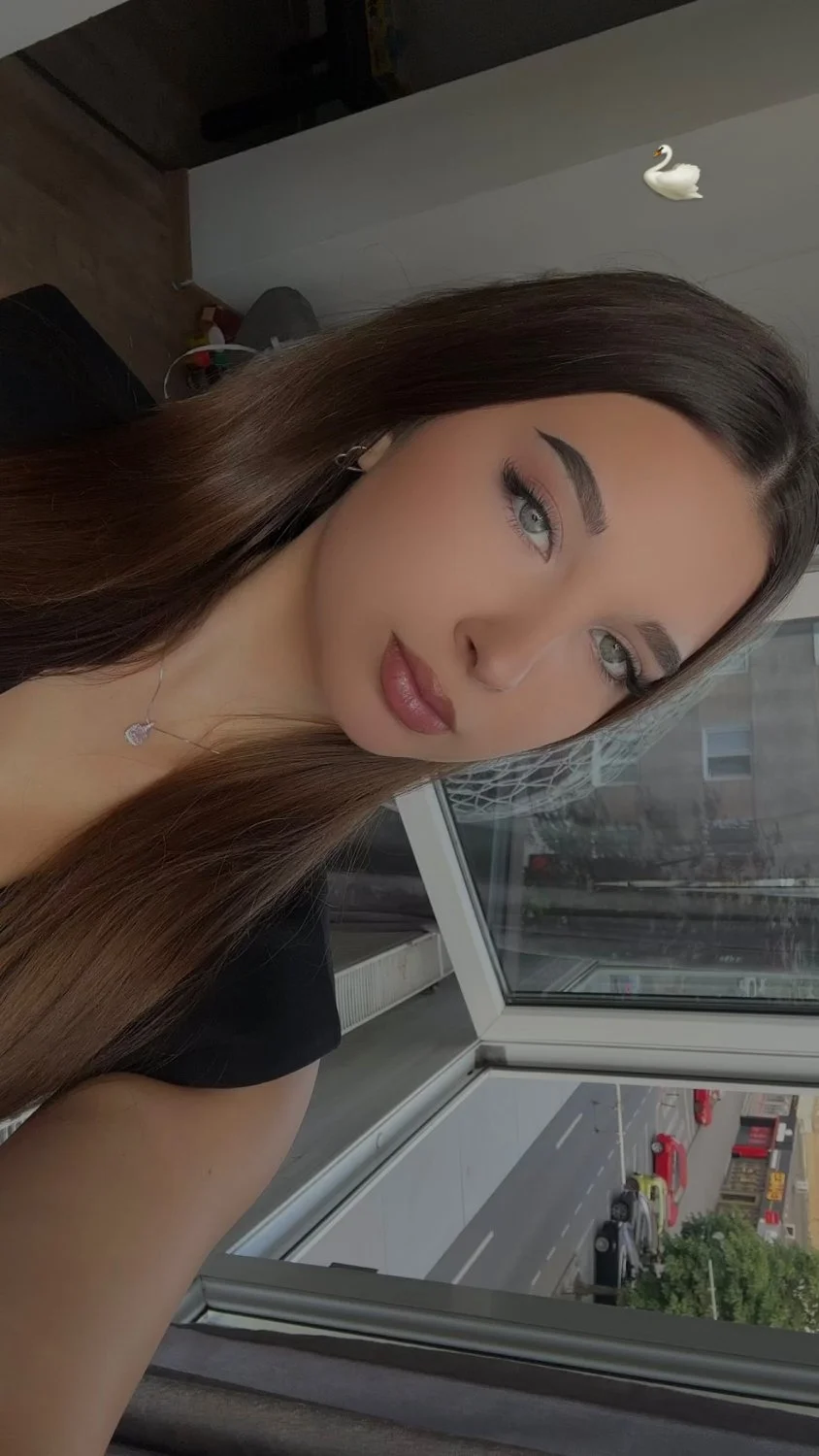 Cute Romanian baddie Roxana image 8