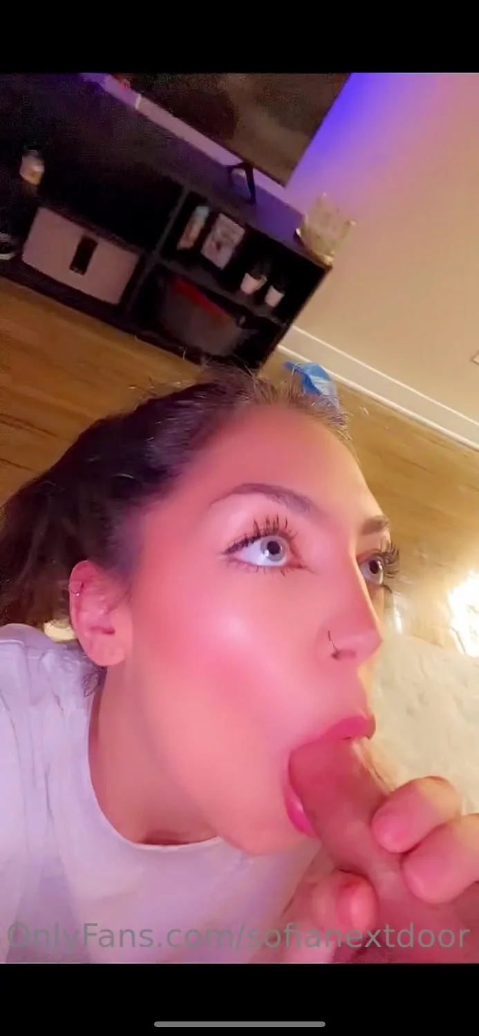 Sensual blowjob from sexy brunette main image
