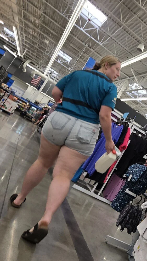 white pawg big booty snowbunny image 2
