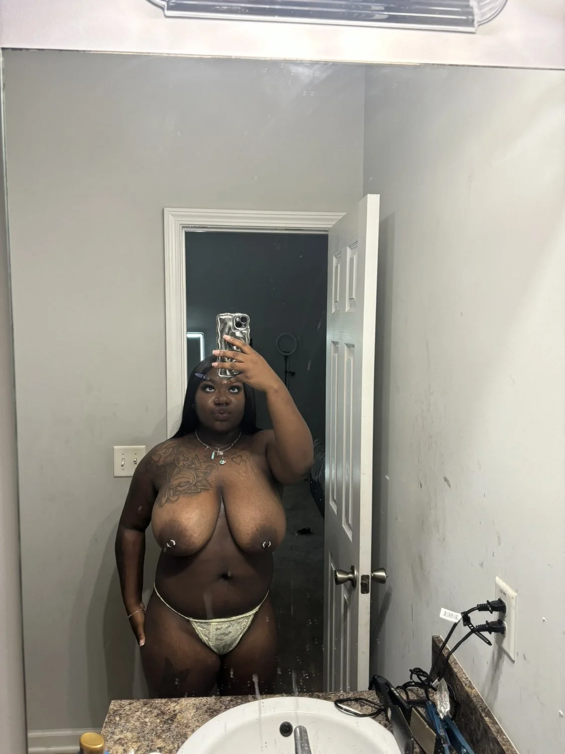 ATL Thot Dick Sucking Lips N Big Titties (Tapes in tele) image 8