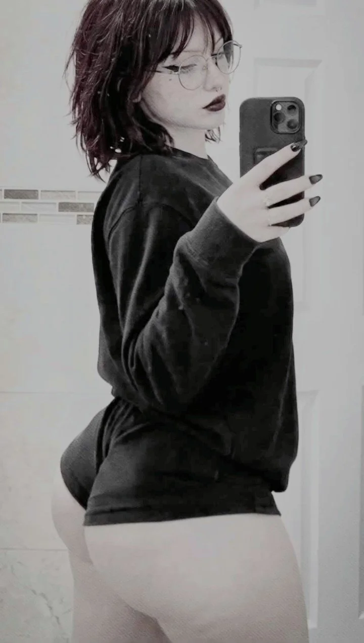 Red head gothic curvy goddess (send ur slut nudes i will post) image 9