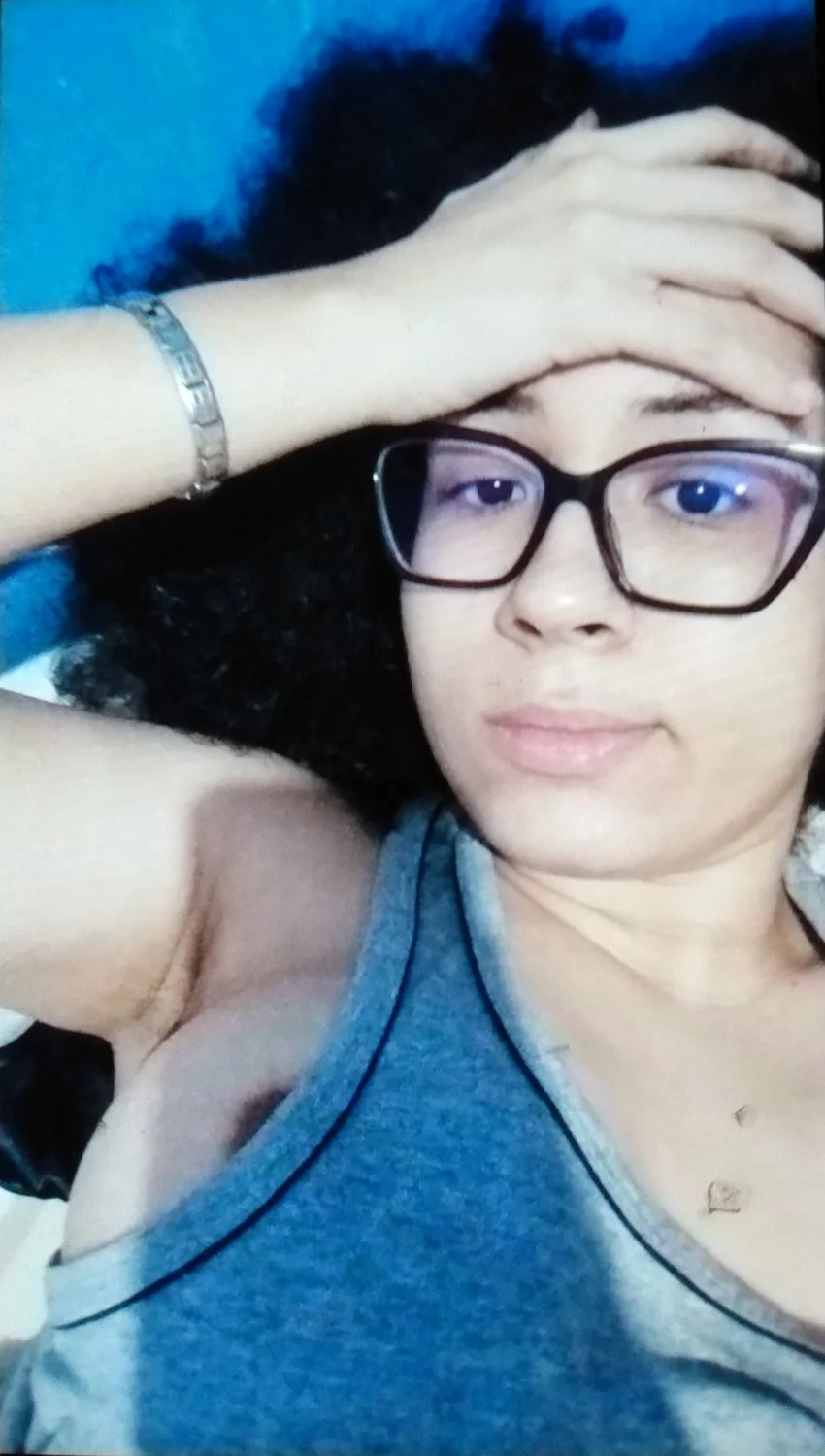 cacheada peituda (curly busty) image 2
