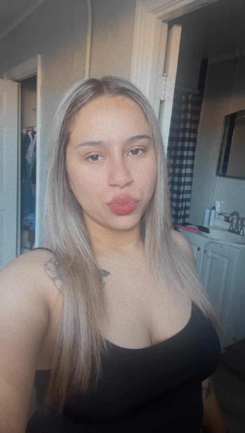 209 slut who has her nudes main image