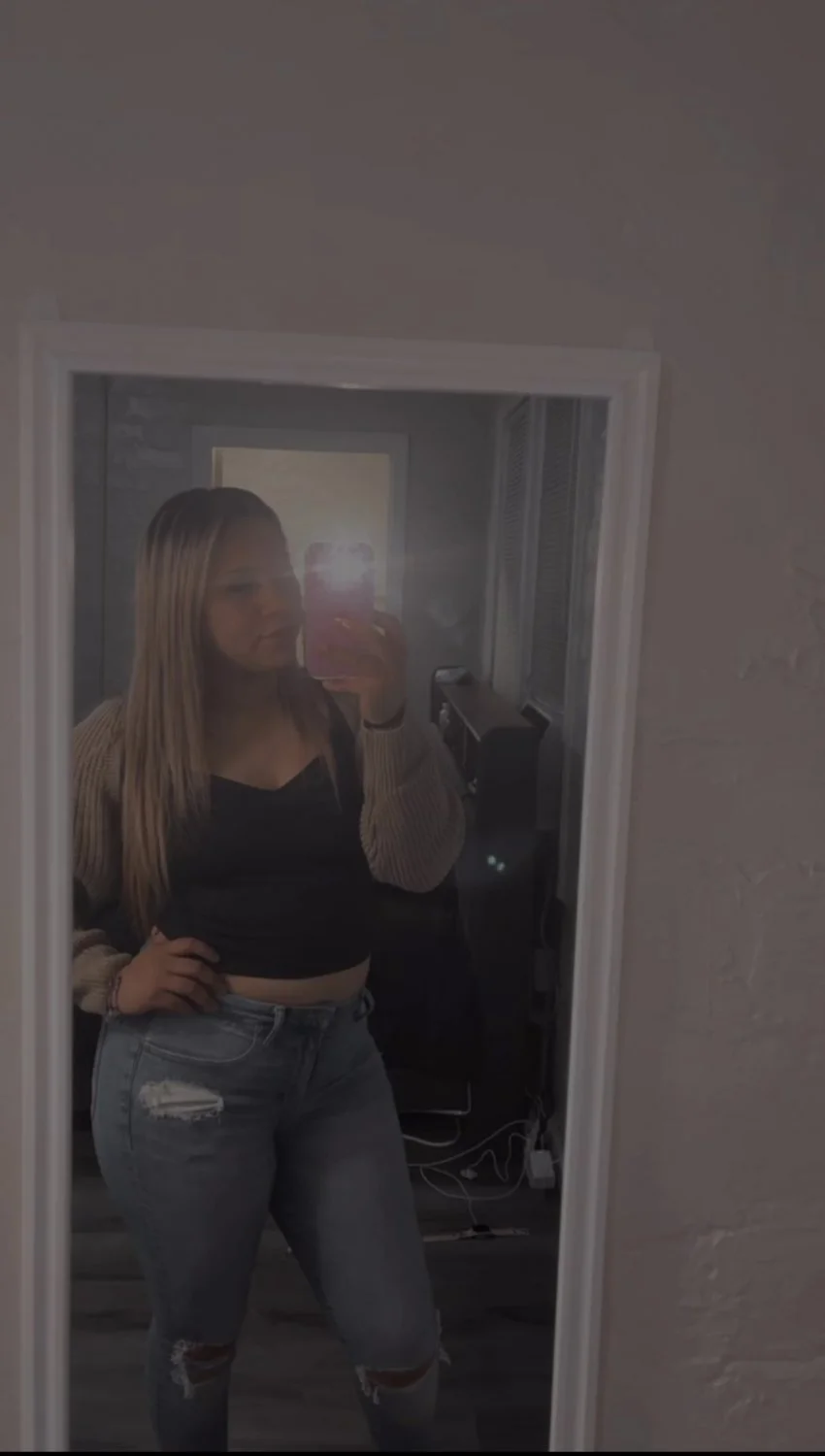 209 slut who has her nudes image 2