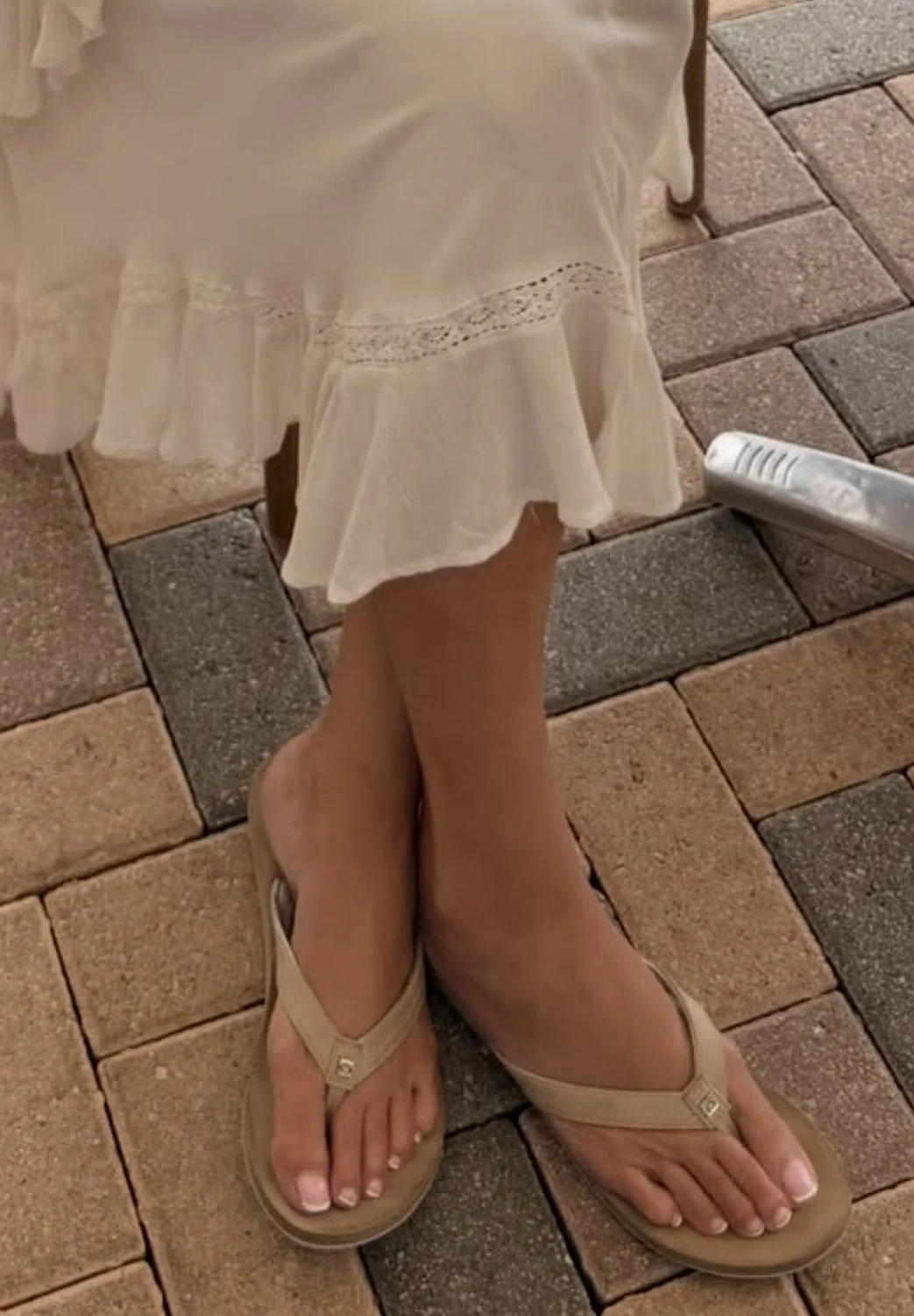 MOMS FRIENDS FEET image 1