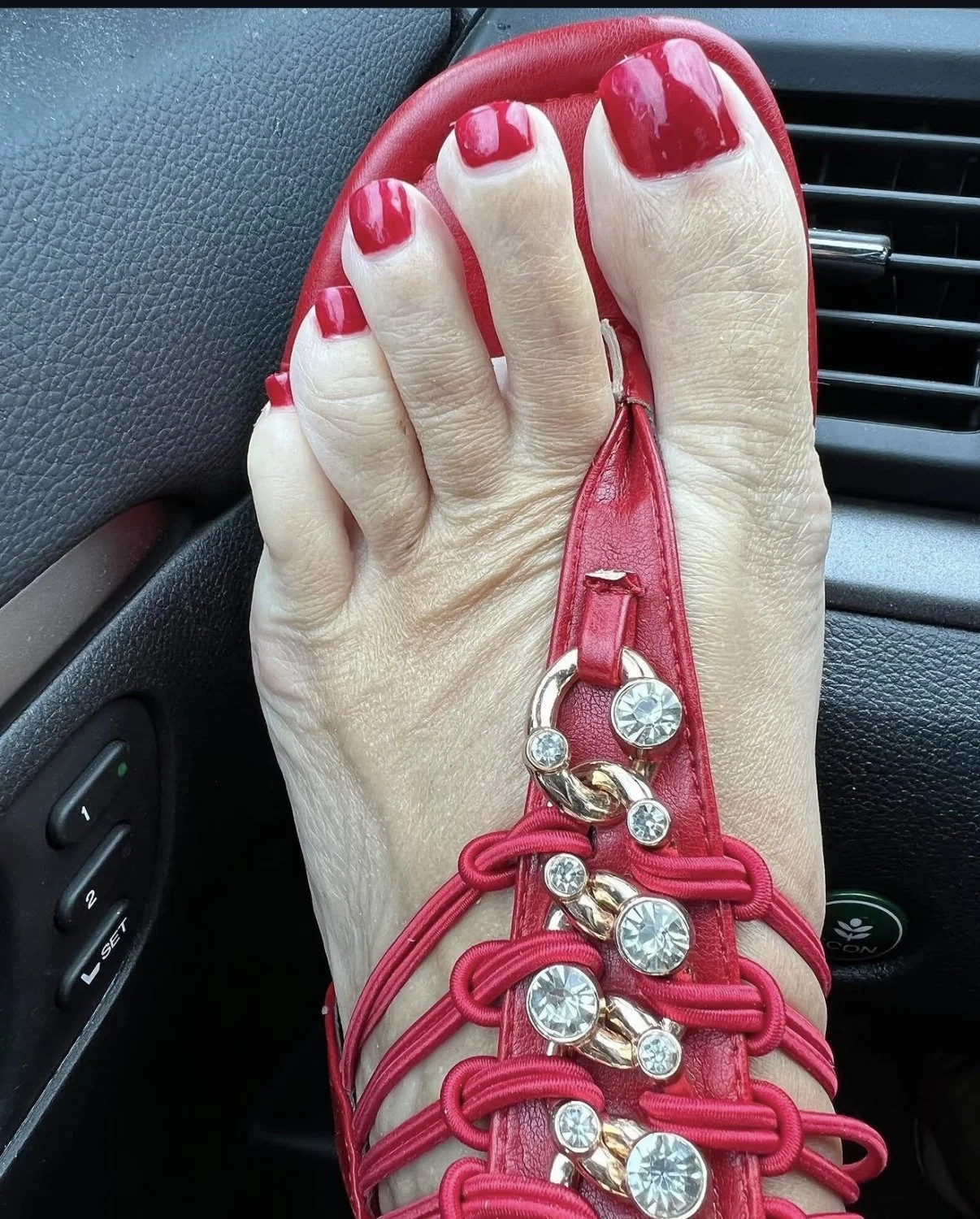 MOMS FRIENDS FEET image 4
