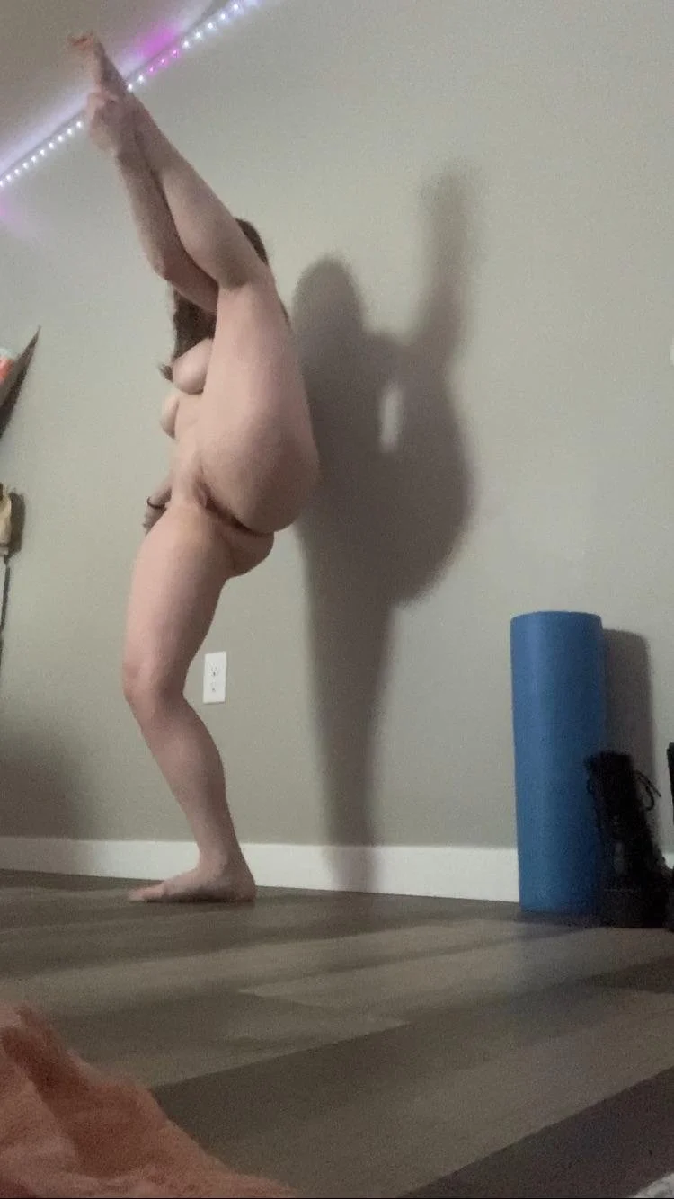 Big tits on incognito model - qɹǝǝIɔǝ ɹǝppᴉʇ image 11