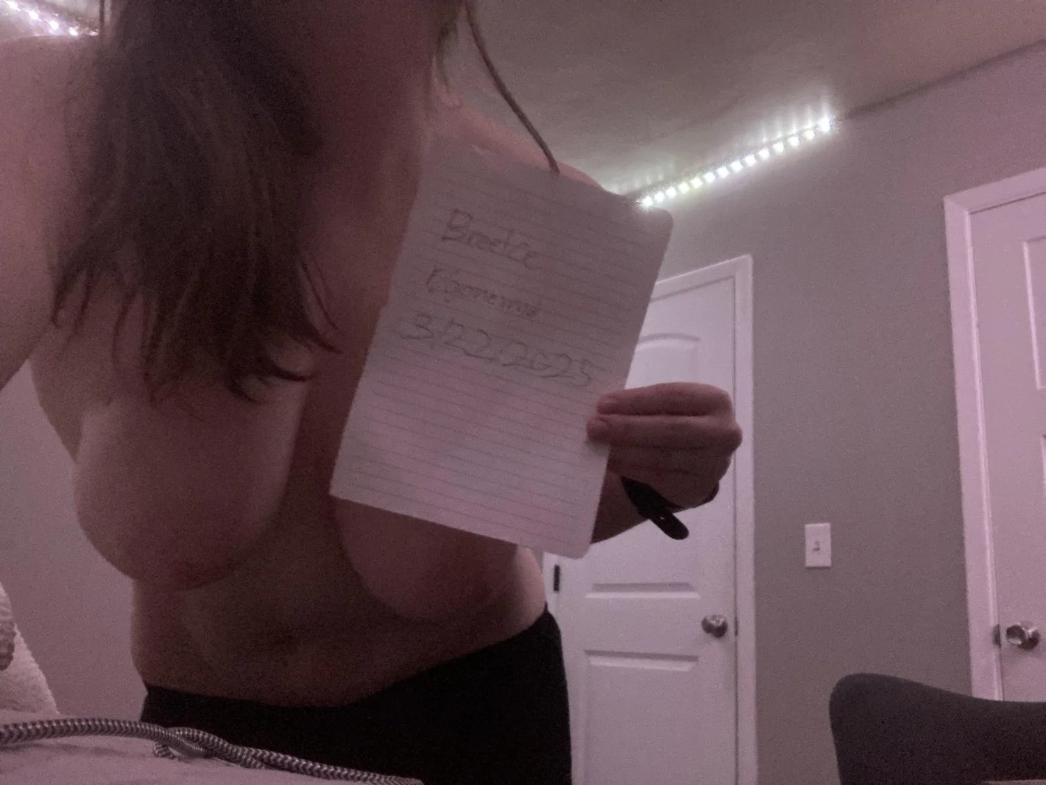 Big tits on incognito model - qɹǝǝIɔǝ ɹǝppᴉʇ image 5