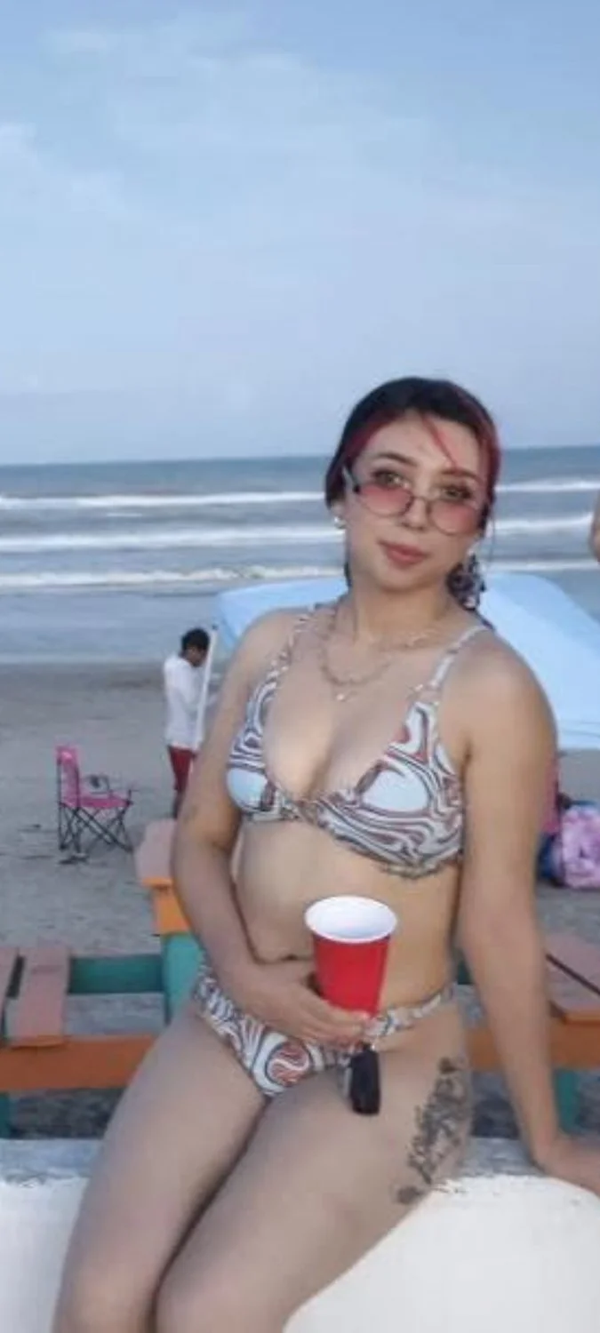 Putita hermosa flakita en bikini sexy y cuerpo lindo image 5