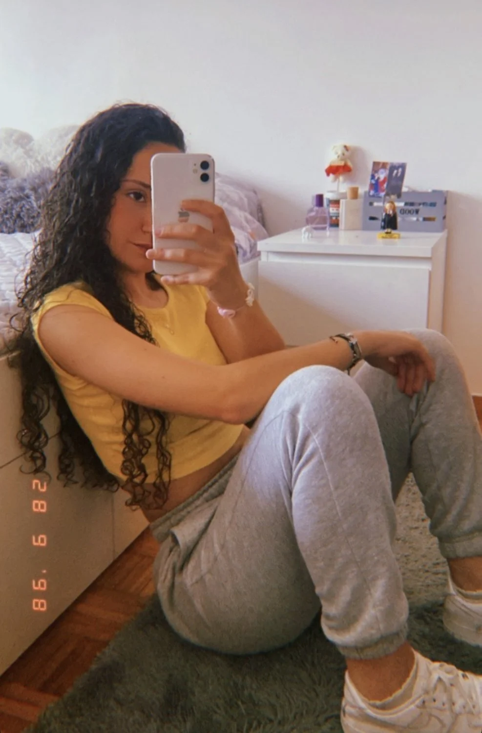 Novinha Tuga rabuda e peituda image 2