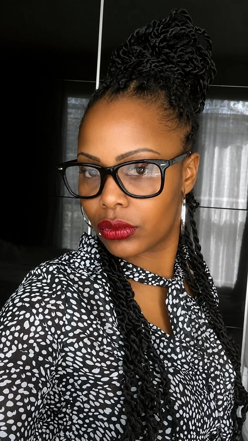 French Ebony mom image 5