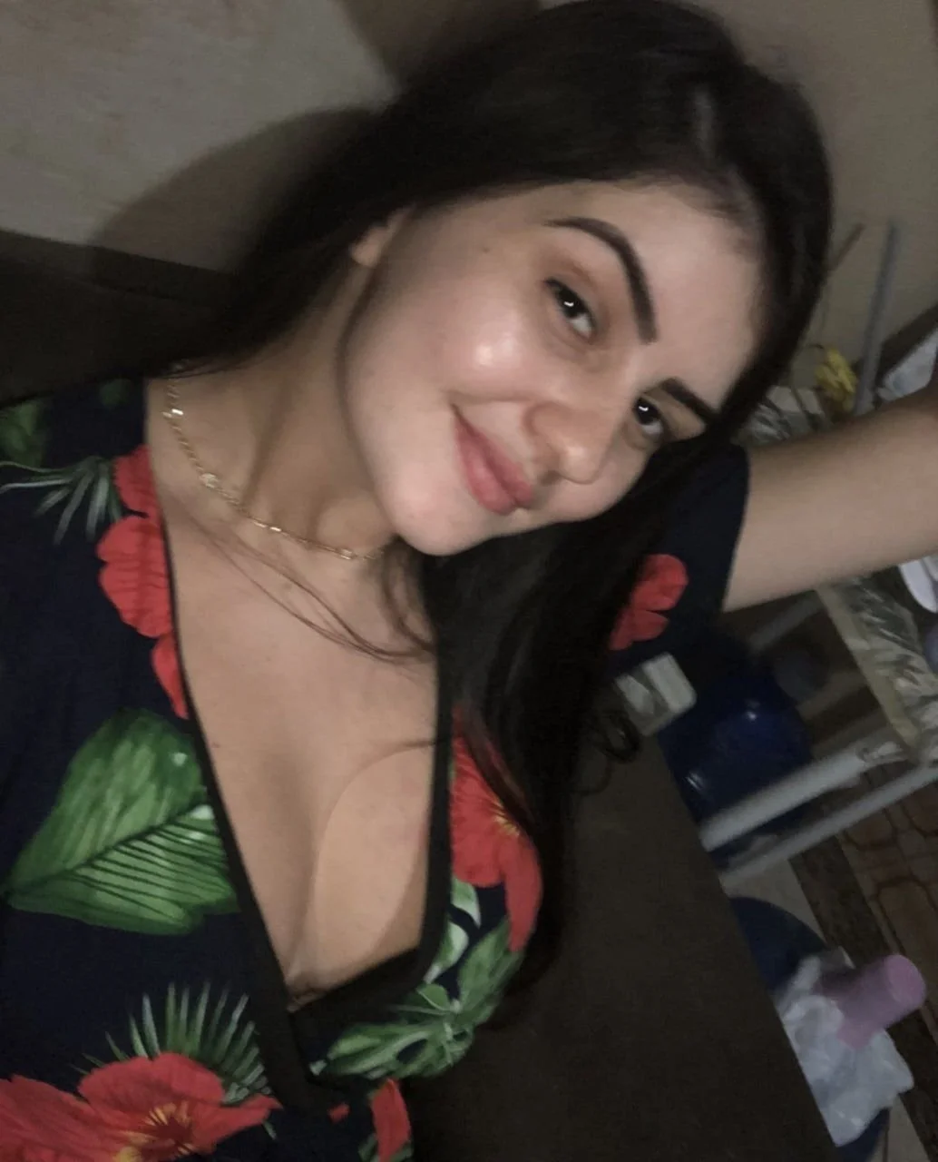 Branquinha linda levando no cu image 4