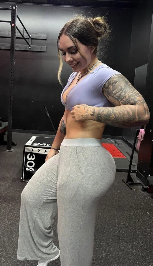 Thick Pawg At The Gym image 2