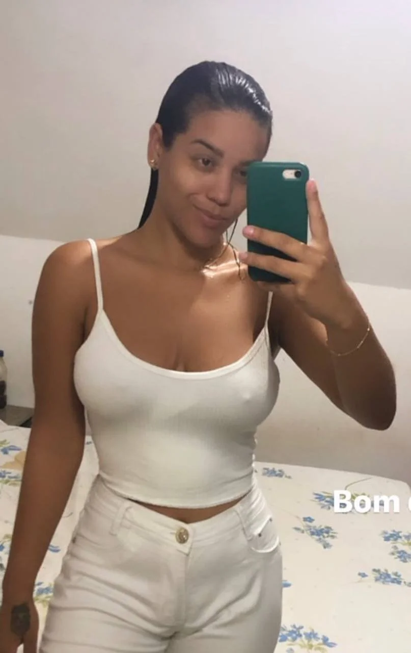 Peituda novinha boa image 3