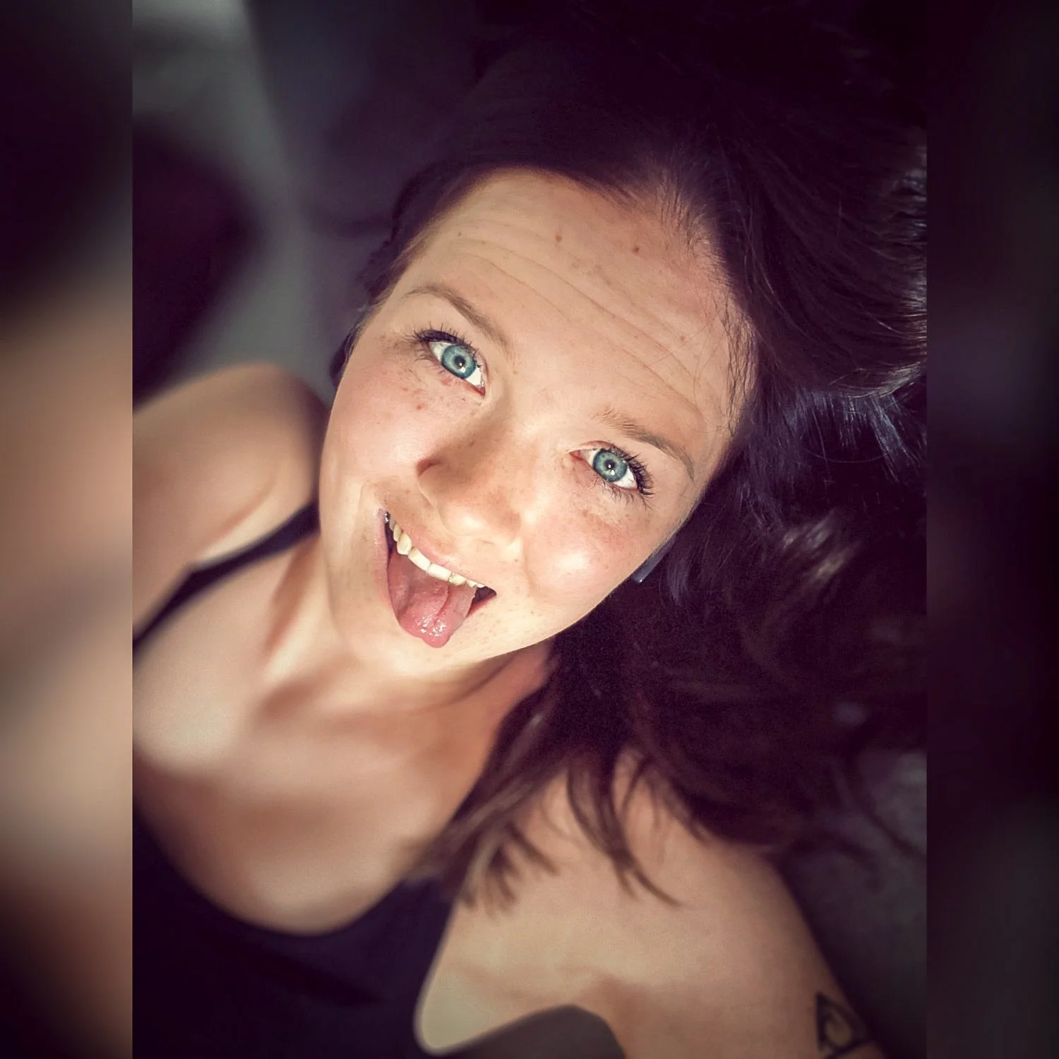 German slut shares her pictures! image 14
