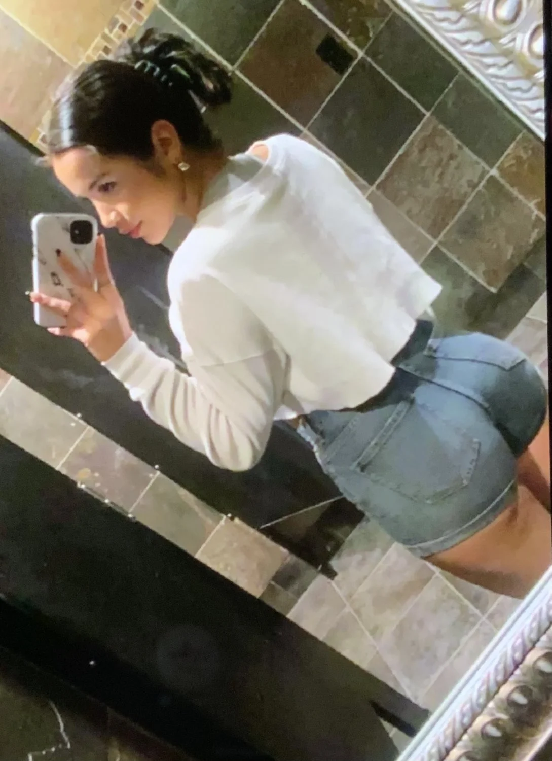 Emma loves taking pics of her sexy body part2 image 14
