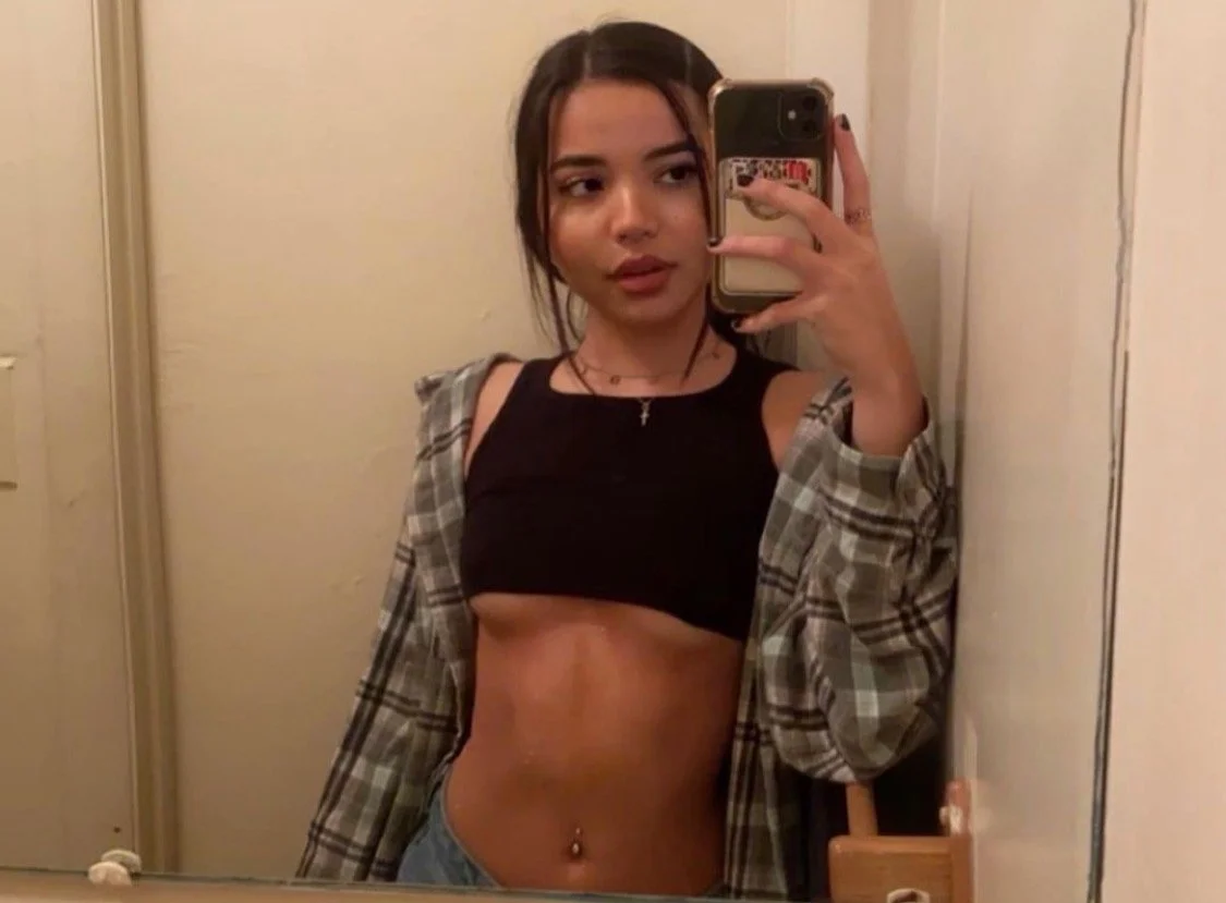Emma loves taking pics of her sexy body part2 image 31