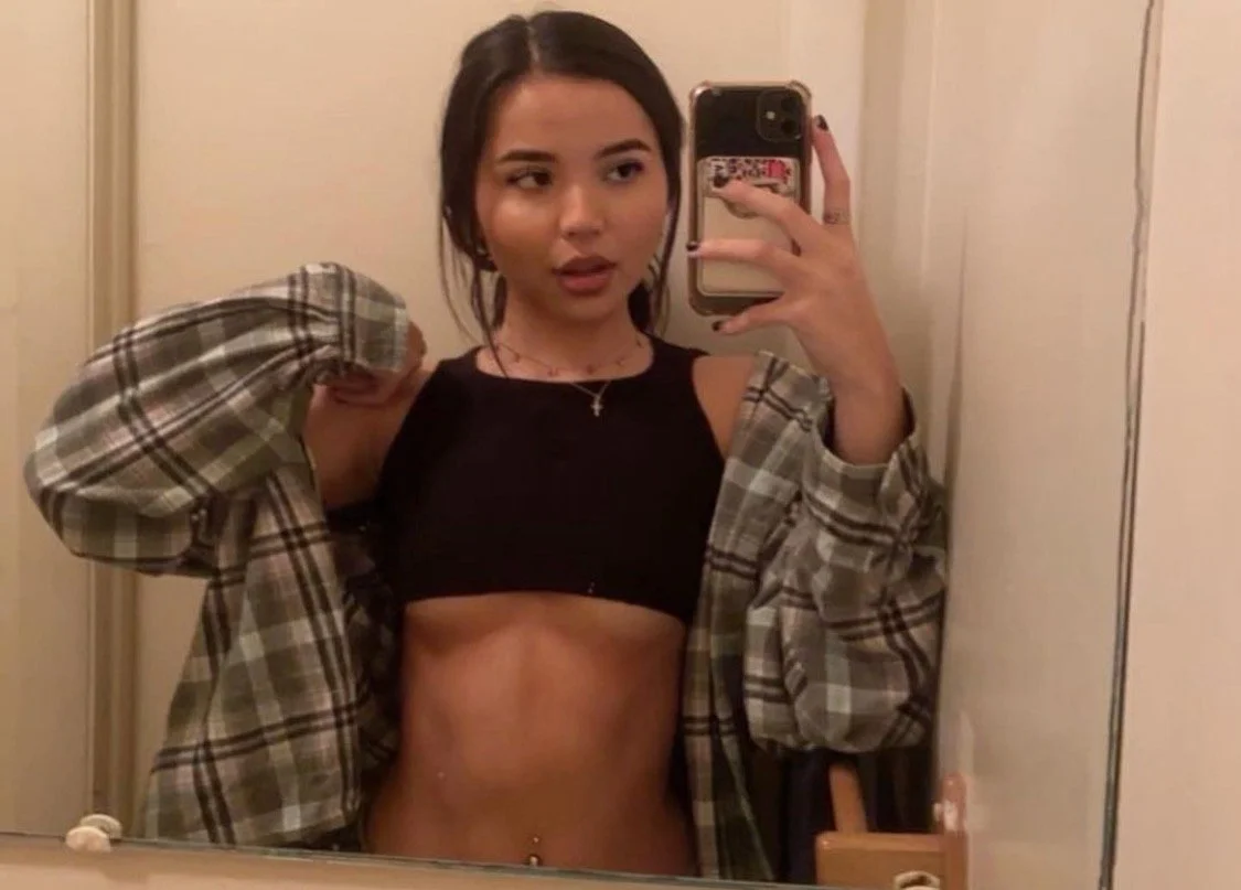 Emma loves taking pics of her sexy body part2 image 4
