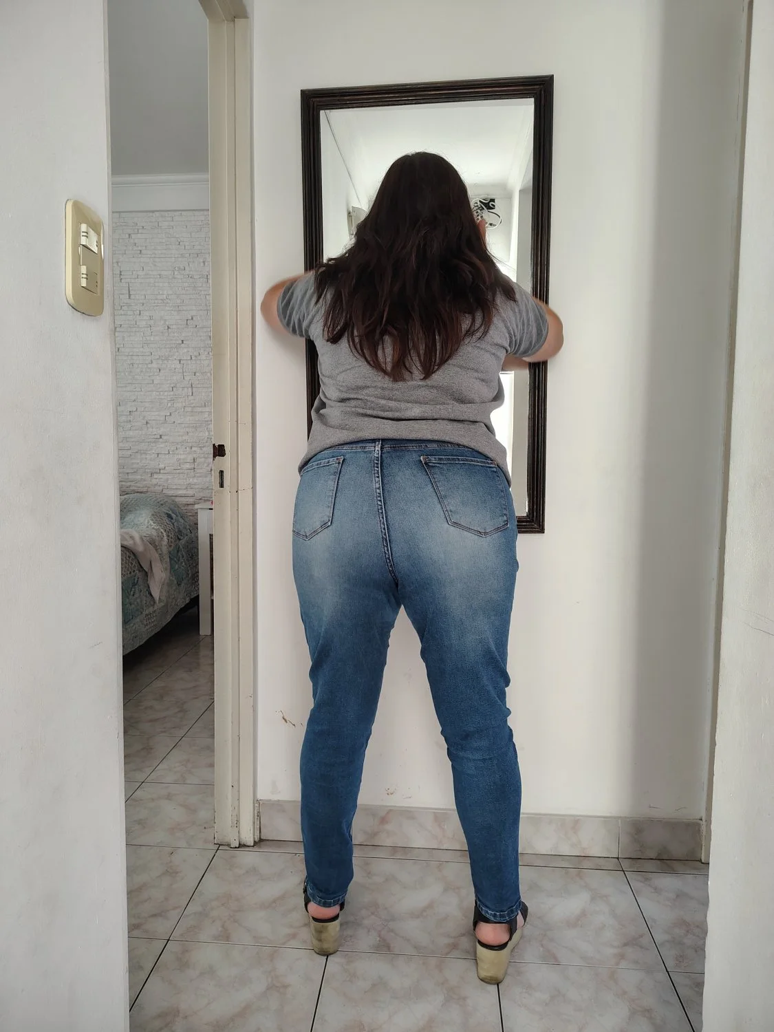 Mi esposo de fue de viaje ye cogí al vecino. Me darías??ilf hotwife main image