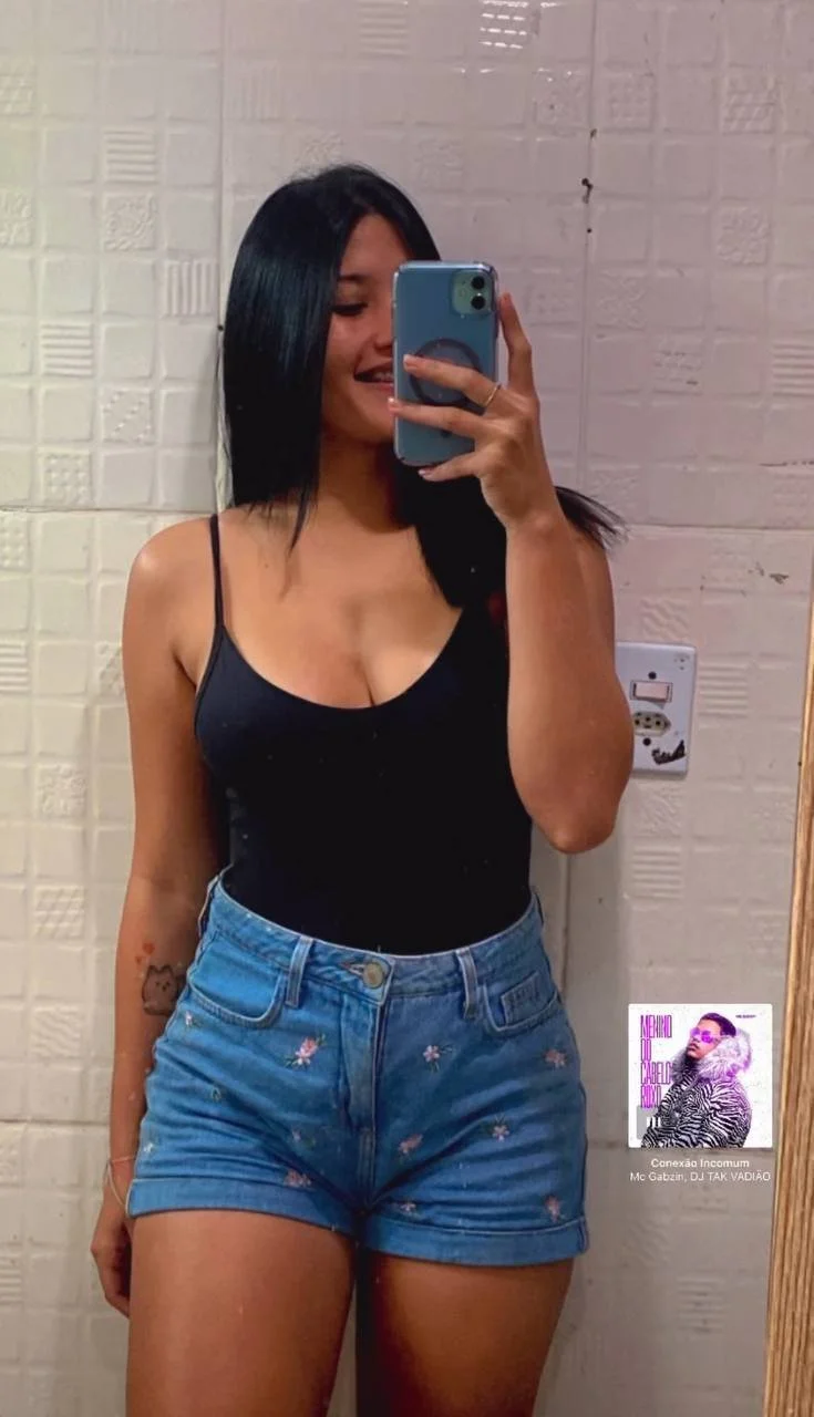 Ruiva muito peituda vazada se exibindo image 11