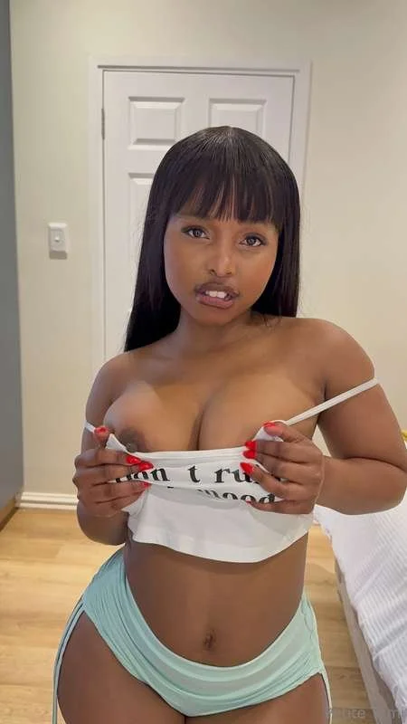 The hottest chick here African goddess image 28